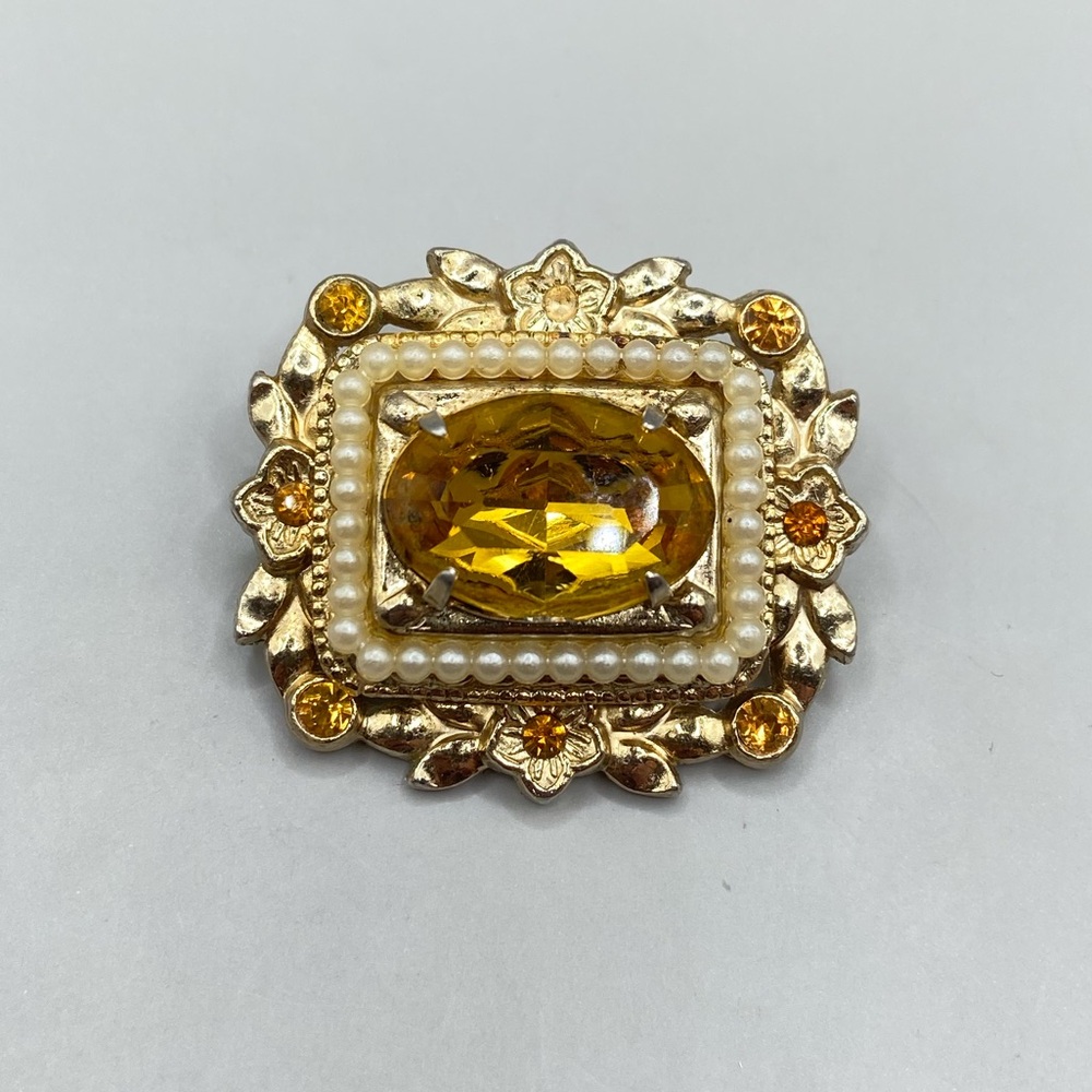 Vintage Coro Gold Tone Yellow Glass Pearl Brooch